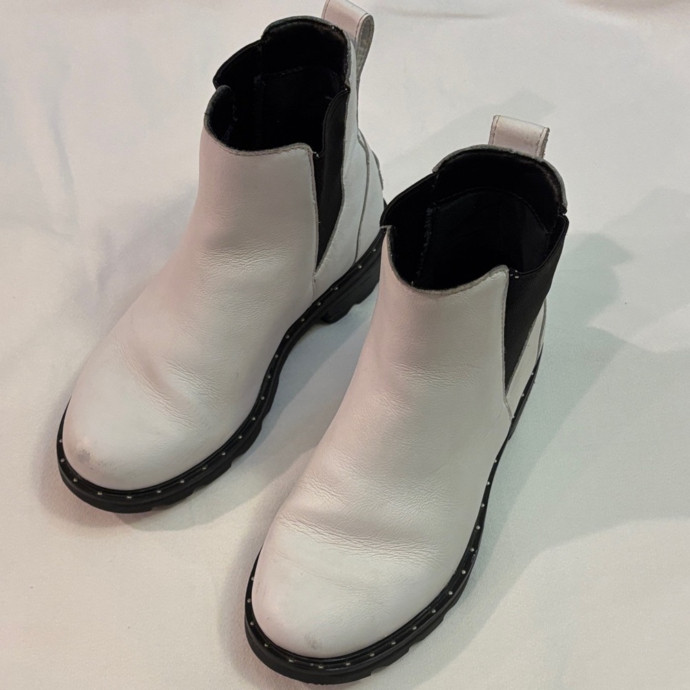 Sorel White and Black Lug Sole Waterproof Boots